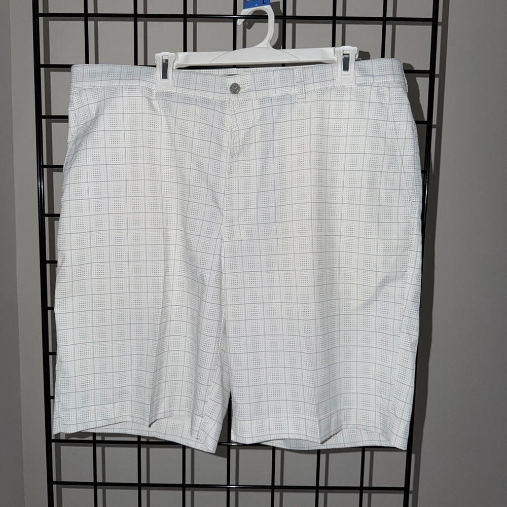 PGA Tour Men's White Patterned Shorts